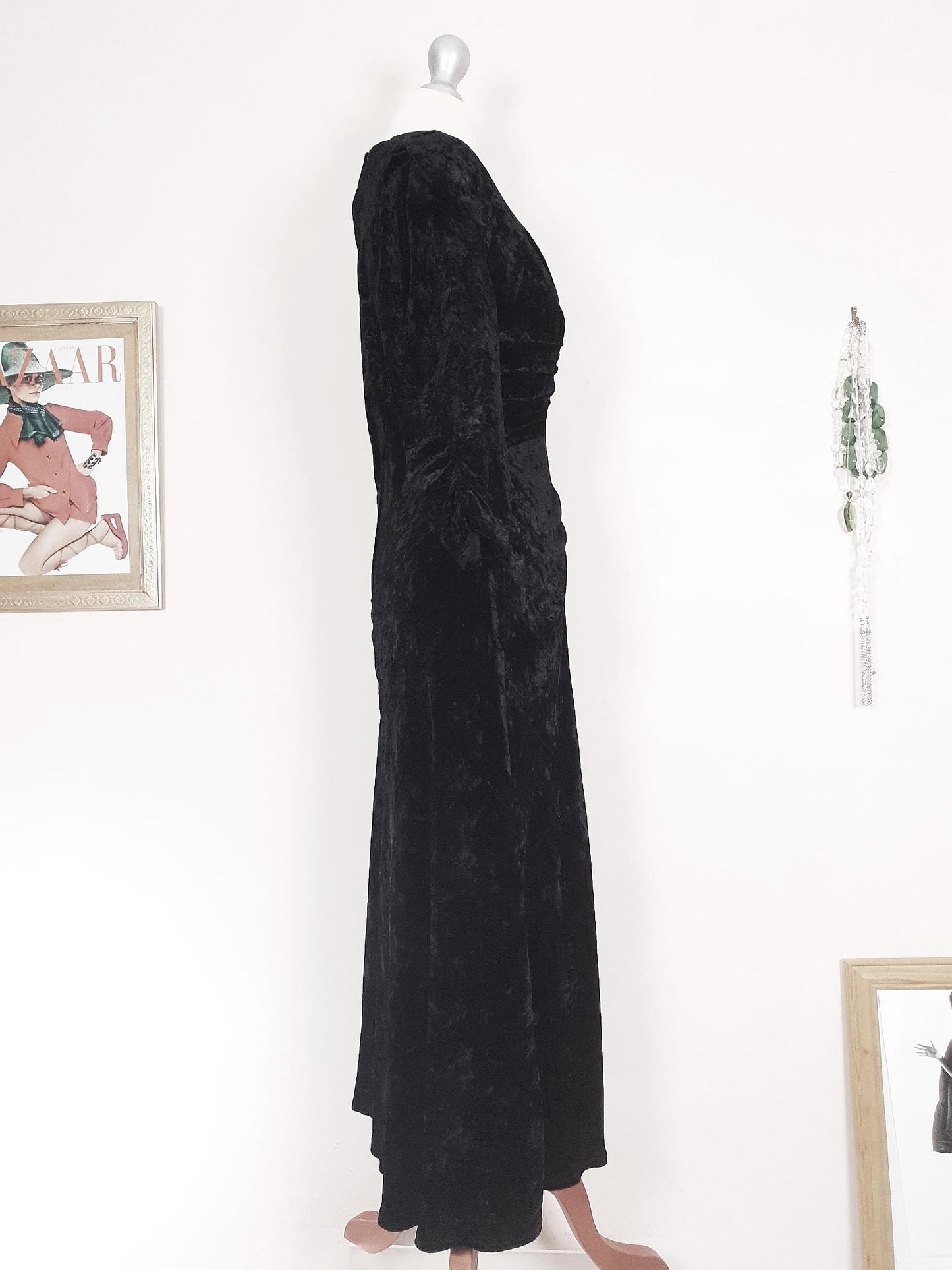 Vintage Black Crushed Velvet Boho Dress 1960s - Size 10/12 LBD Bohemian