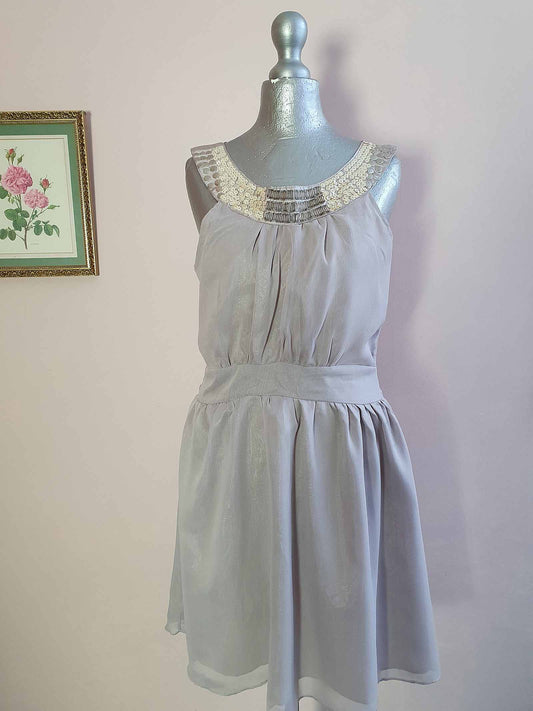 Pre-Owned Soft Grey Chiffon and Sequin Floaty Party Dress - Size 12
