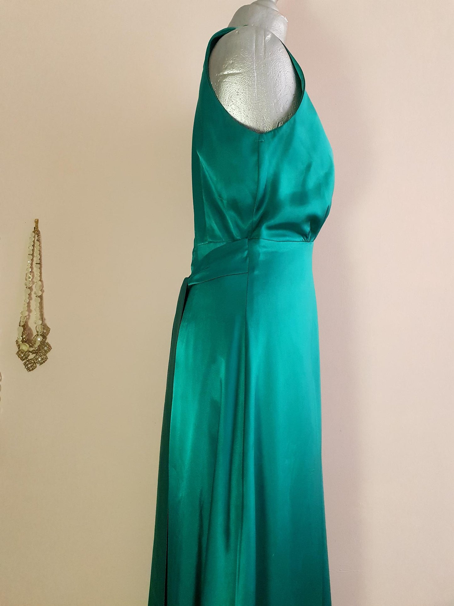 Beautiful 1980s Vintage Emerald Green Satin Hollywood Evening Gown Dress - Size 10