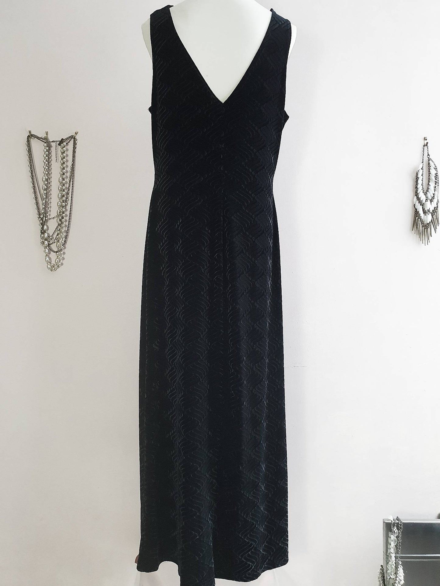 1980s Vintage Black Velvet Maxi Dress - Size 14