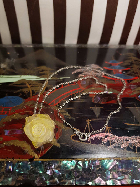 Vintage 1940s Lucite Yellow Rose Pendant Necklace Choker Flower Floral