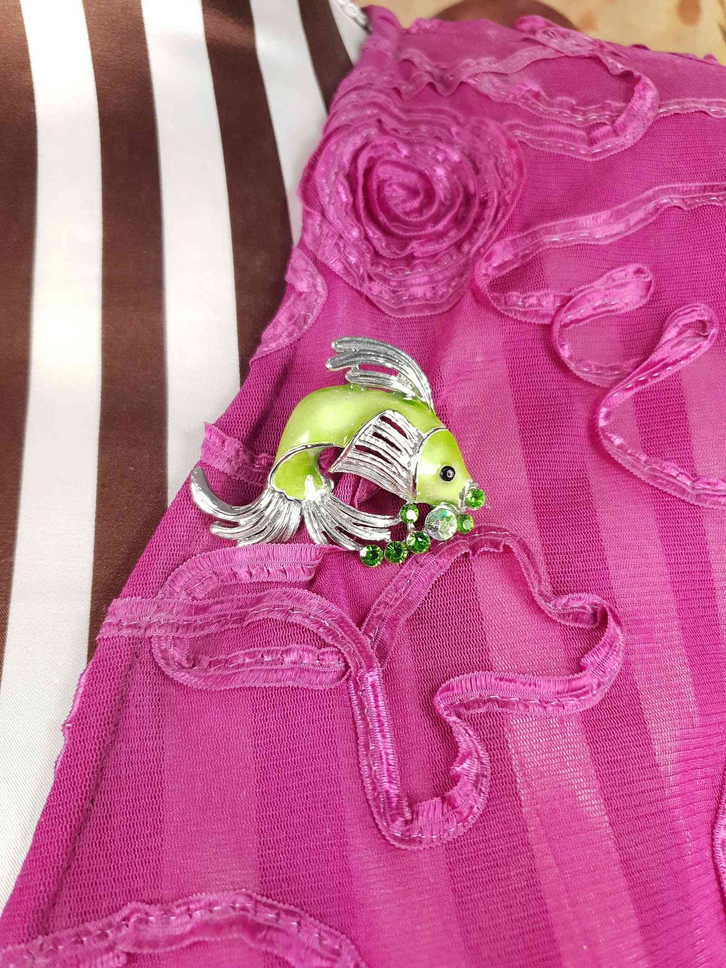 Vintage 1980s Green Enamel Fish Brooch Aurora Borealis Rhinestone