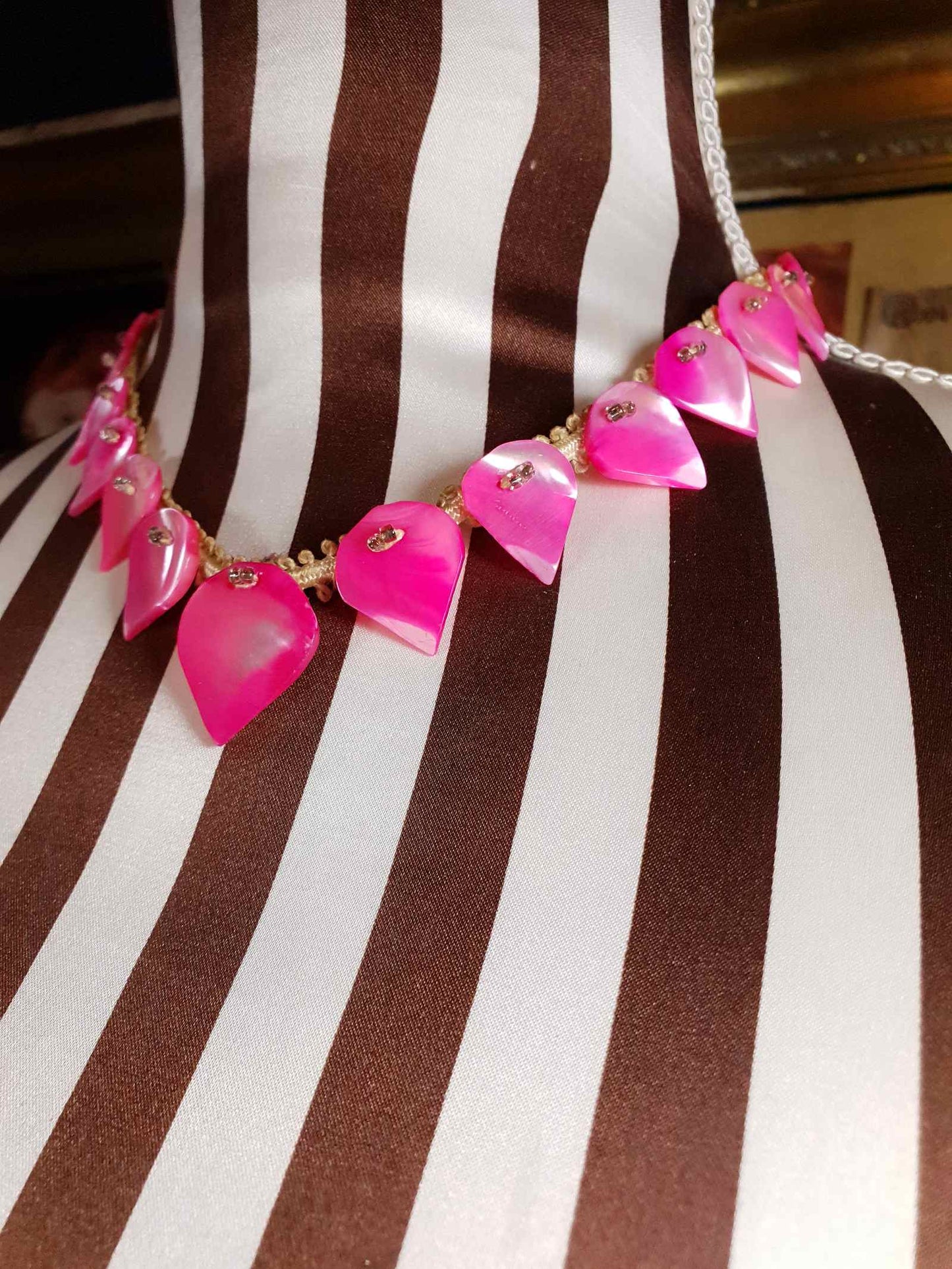 Vintage 1930s Mother Of Pearl Necklace 16" Choker Cerise Pink Teardrop Art Deco