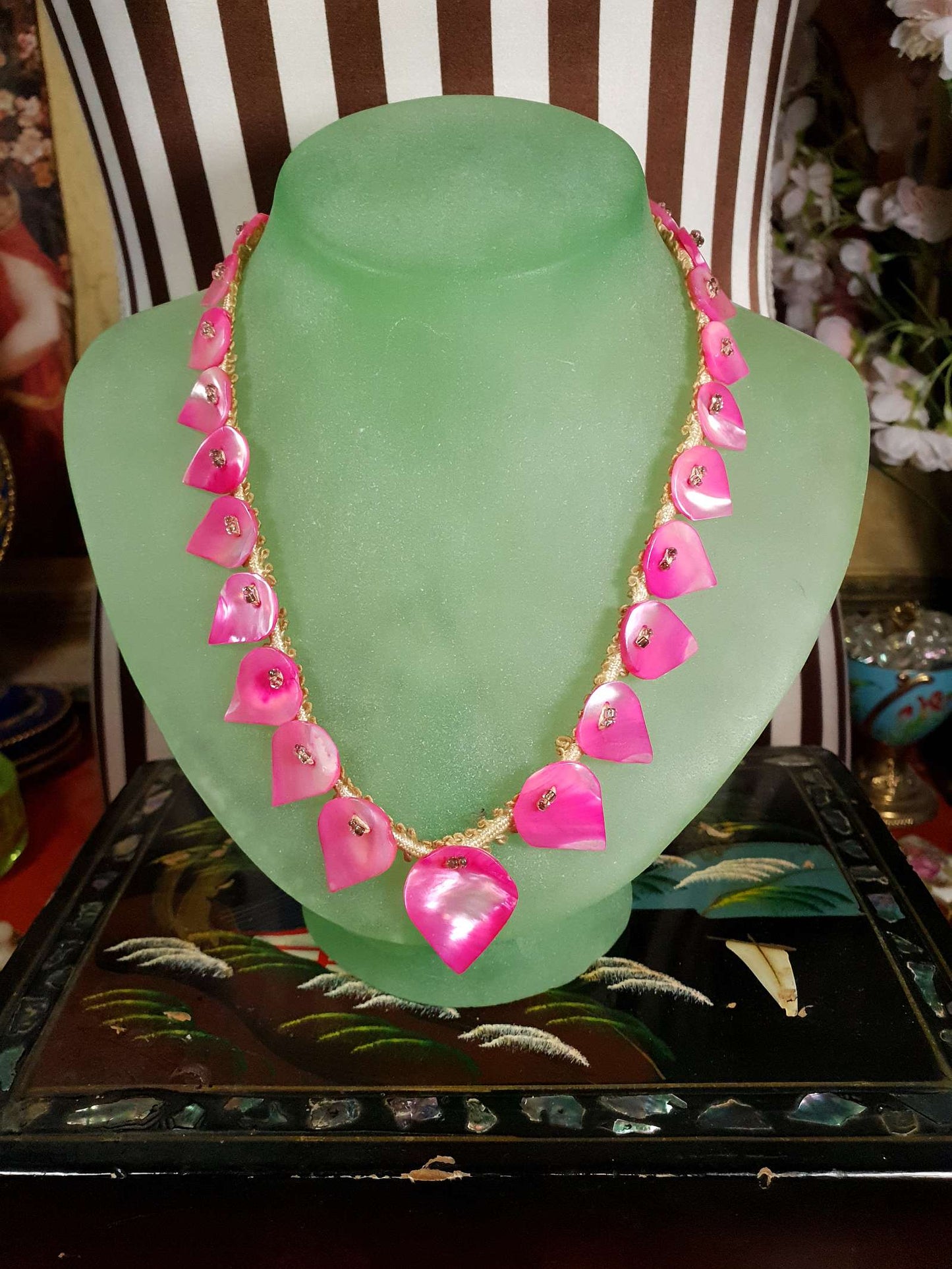 Vintage 1930s Mother Of Pearl Necklace 16" Choker Cerise Pink Teardrop Art Deco