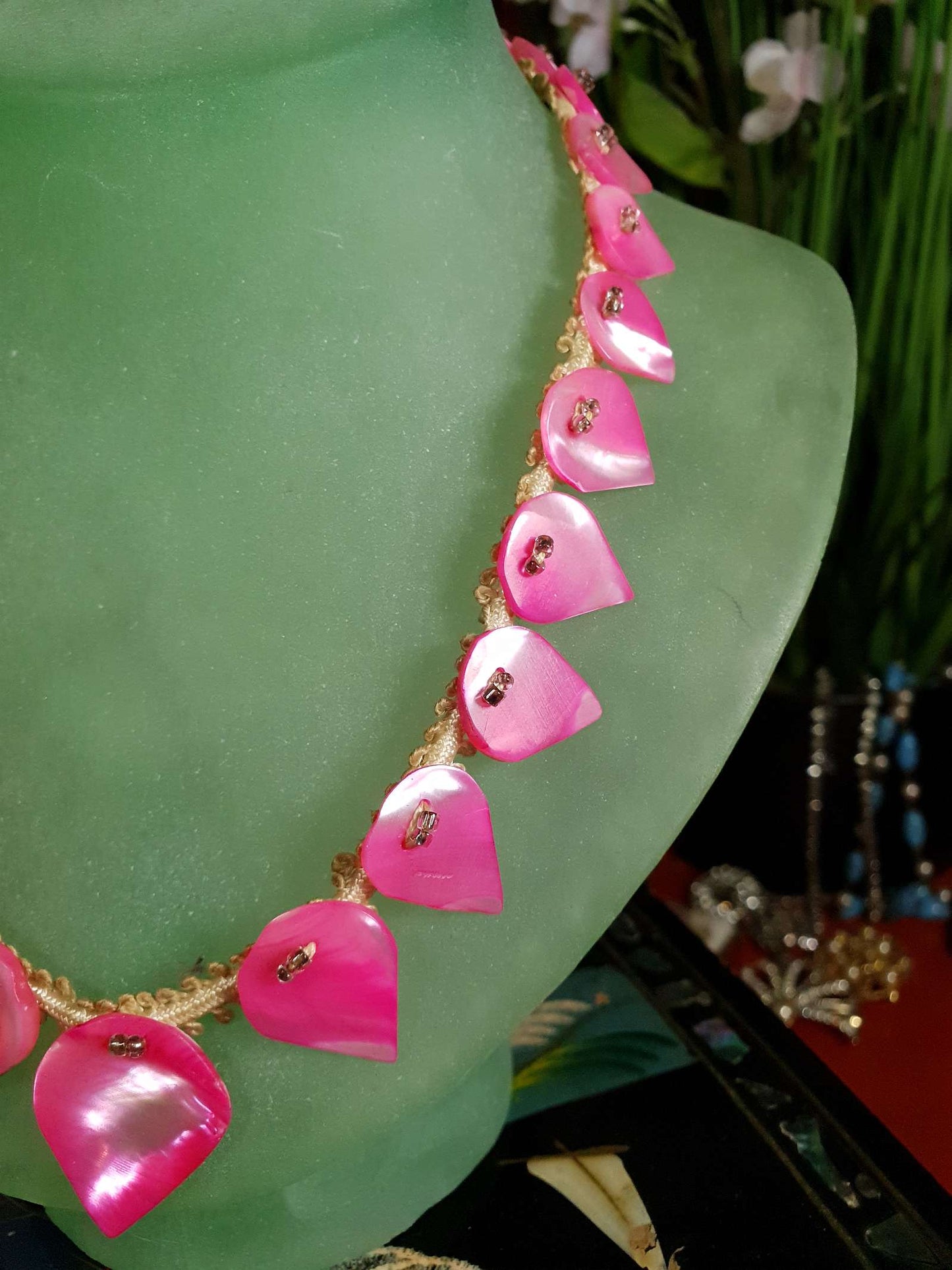 Vintage 1930s Mother Of Pearl Necklace 16" Choker Cerise Pink Teardrop Art Deco