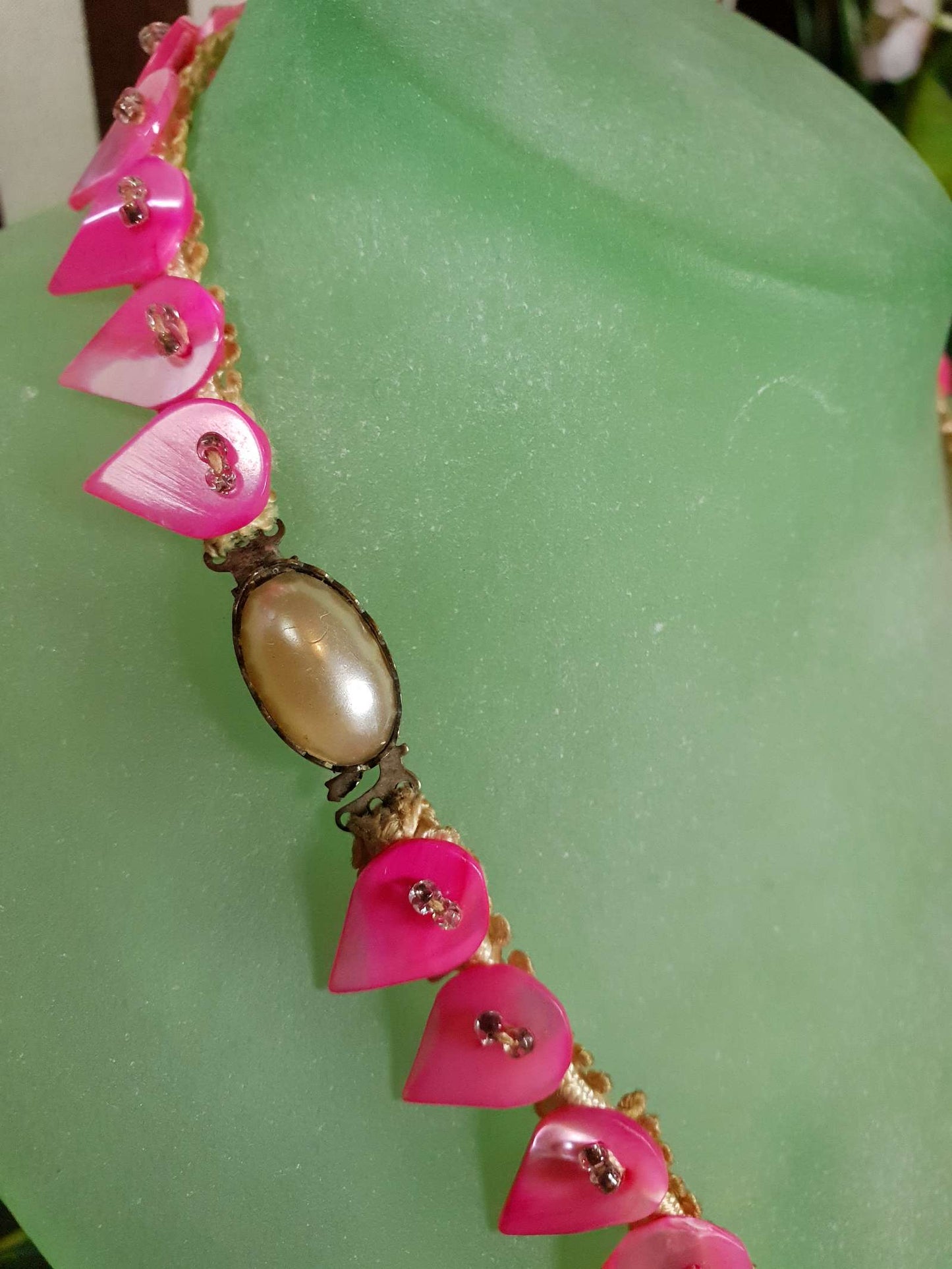 Vintage 1930s Mother Of Pearl Necklace 16" Choker Cerise Pink Teardrop Art Deco