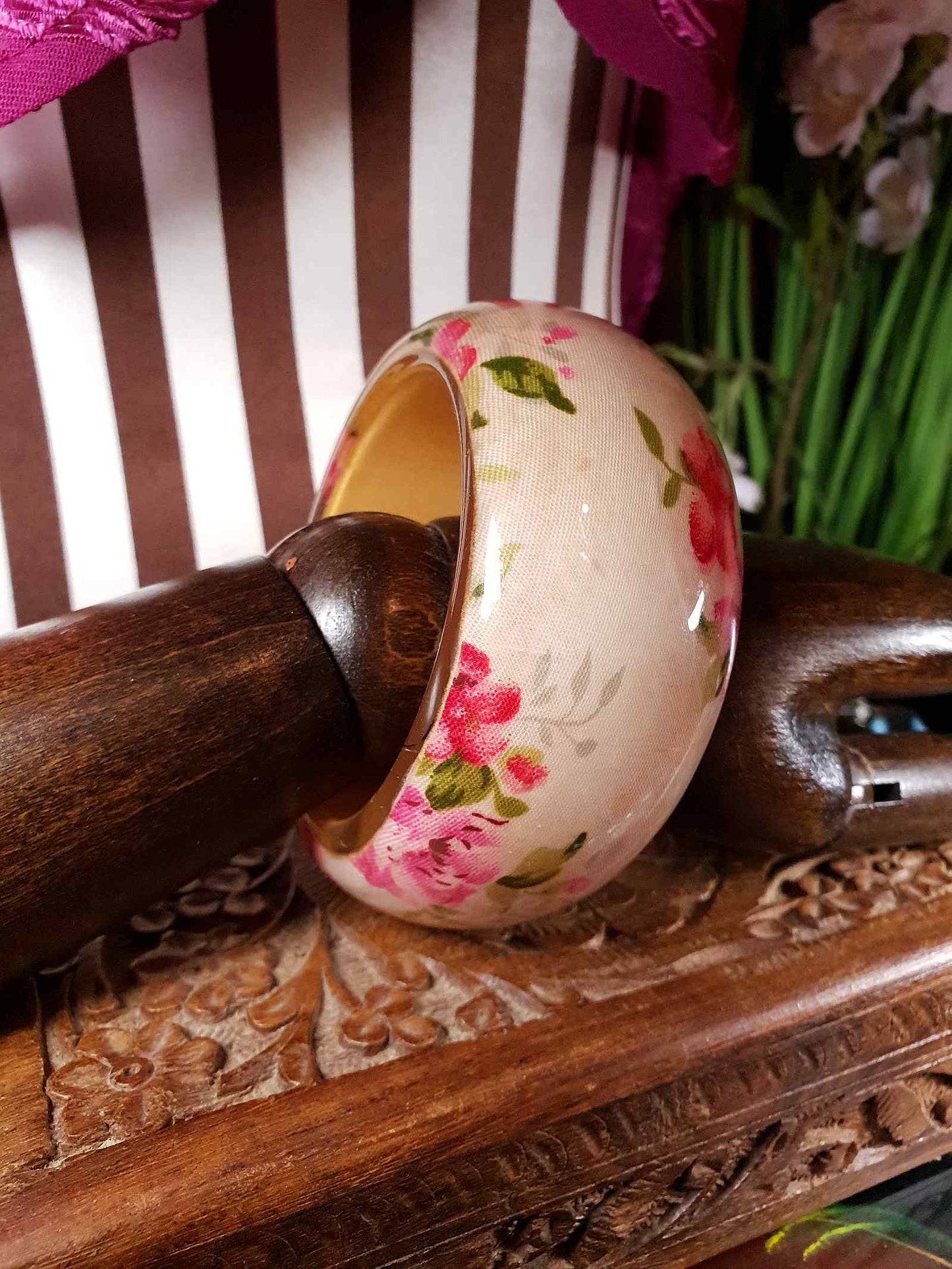 Vintage 1950s Lucite Floral Bangle Flower Bracelet