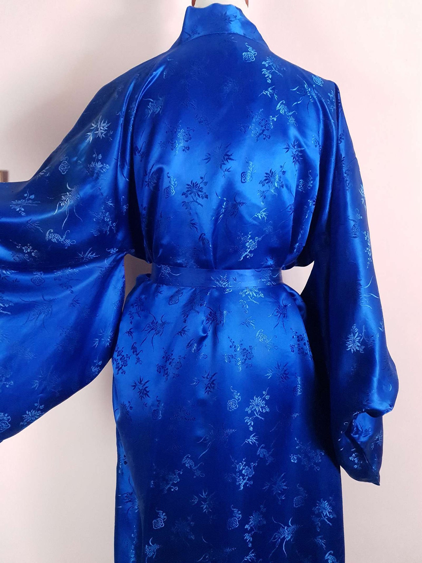 Beautiful Vintage 1960s Azure Blue Silk Japanese Kimono - Free size