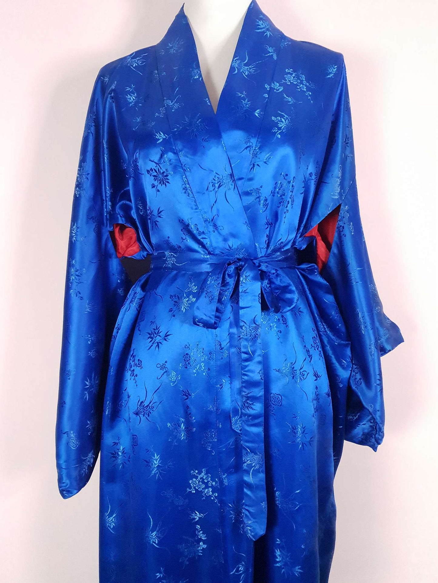 Beautiful Vintage 1960s Azure Blue Silk Japanese Kimono - Free size