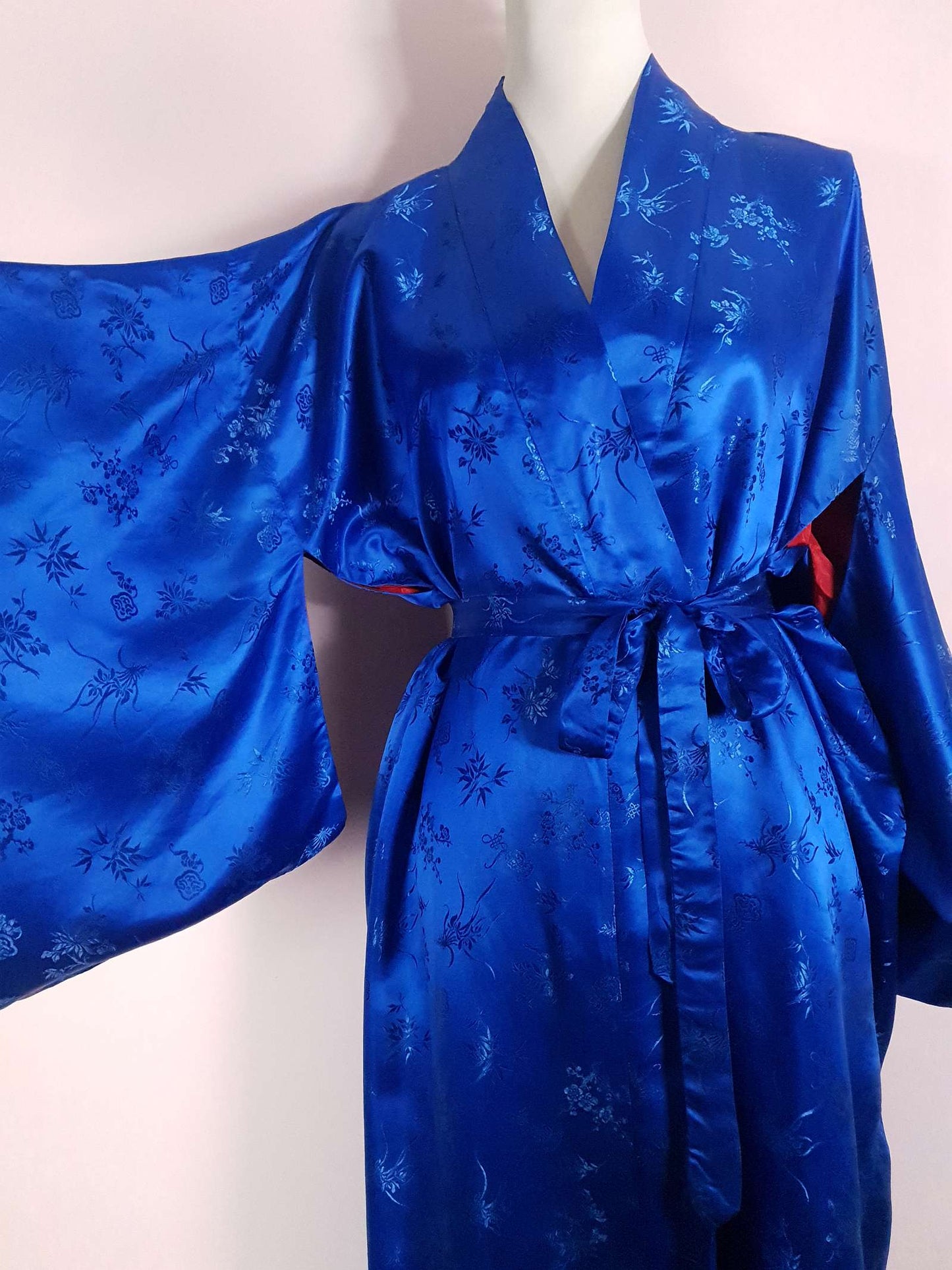 Beautiful Vintage 1960s Azure Blue Silk Japanese Kimono - Free size