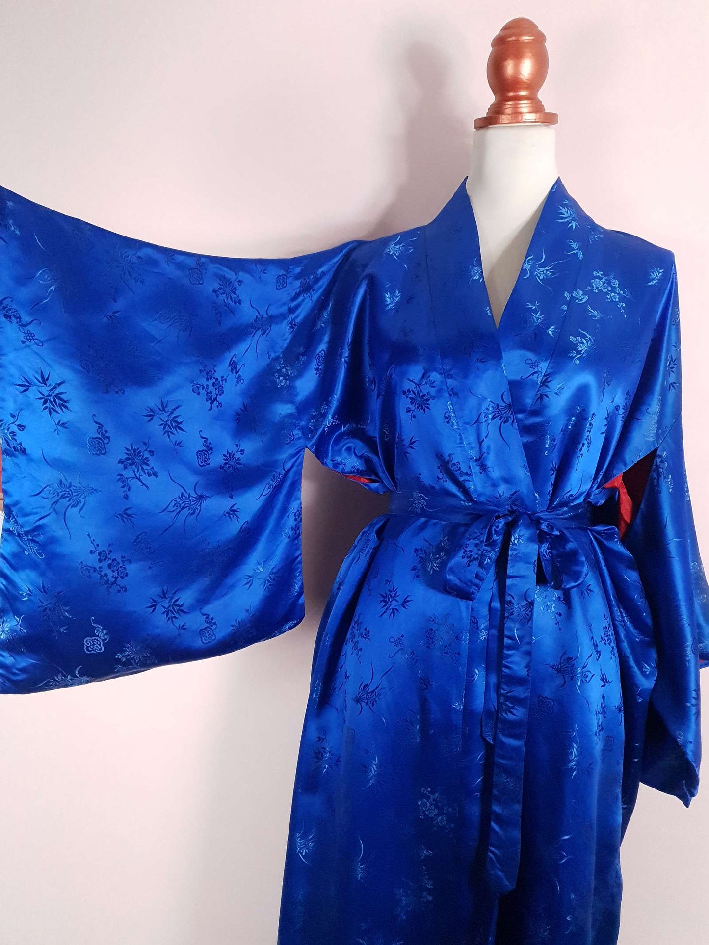 Beautiful Vintage 1960s Azure Blue Silk Japanese Kimono - Free size