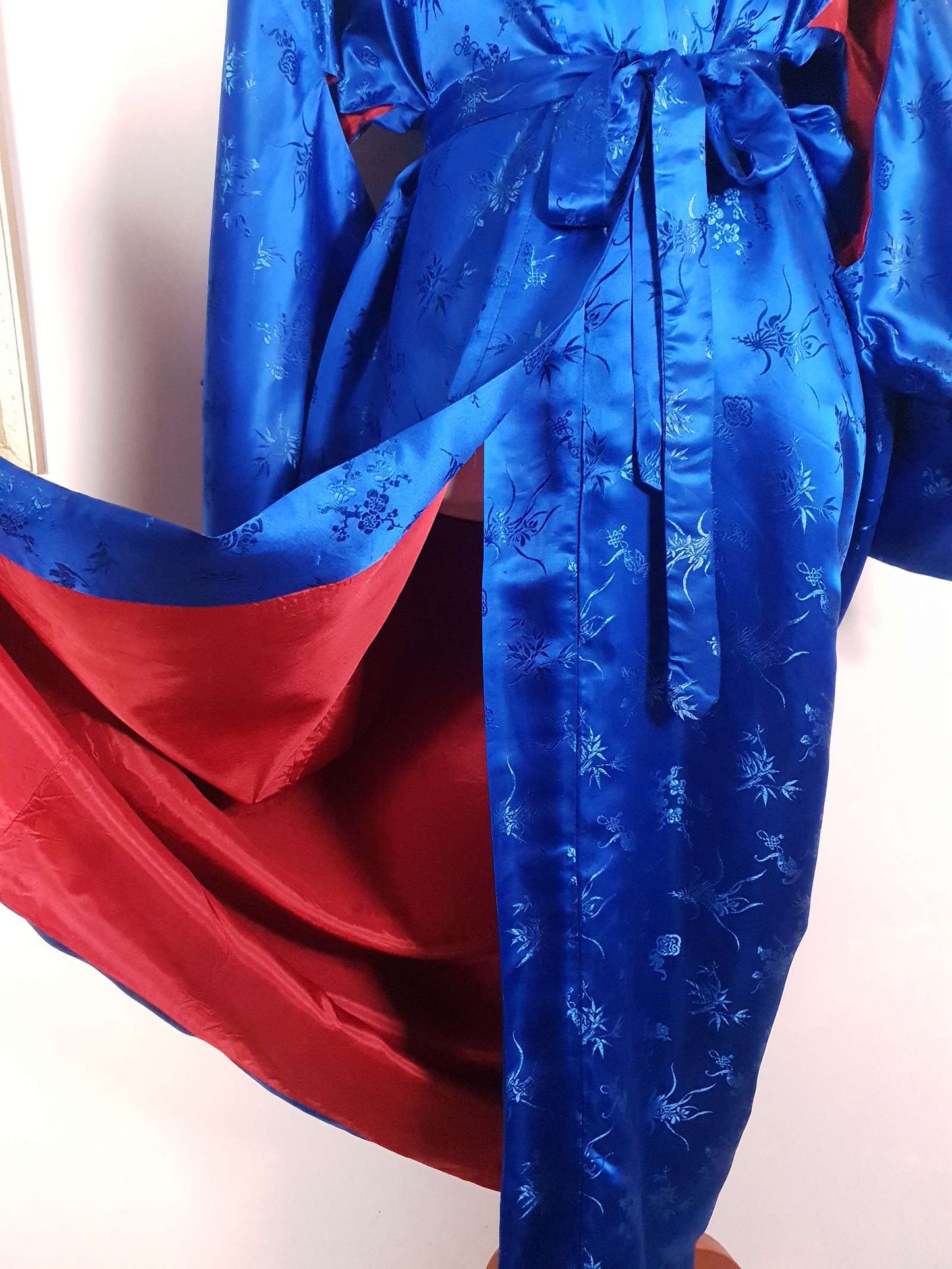 Beautiful Vintage 1960s Azure Blue Silk Japanese Kimono - Free size