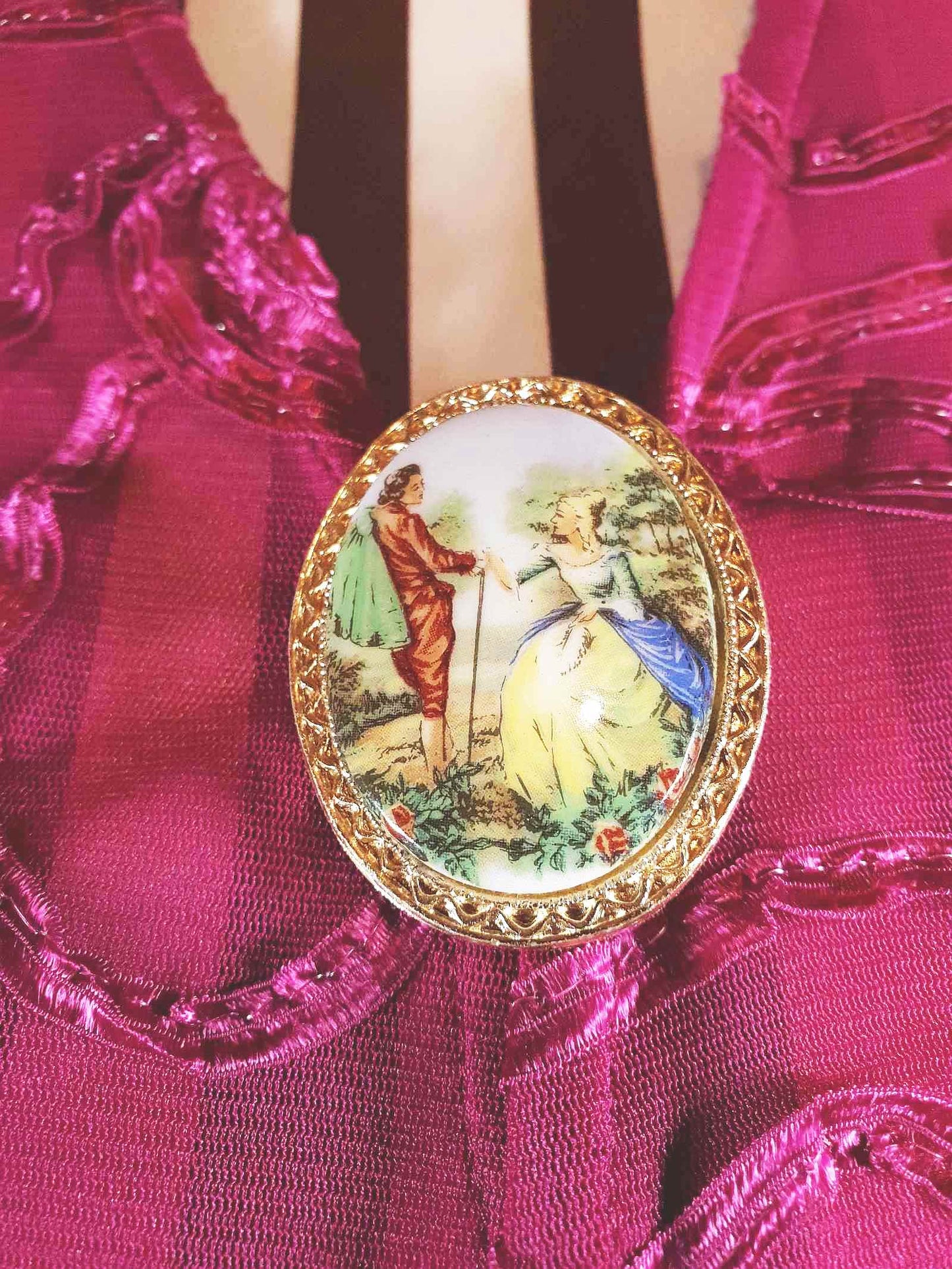 Vintage 1950s Courting Couple Brooch Porcelain Oval