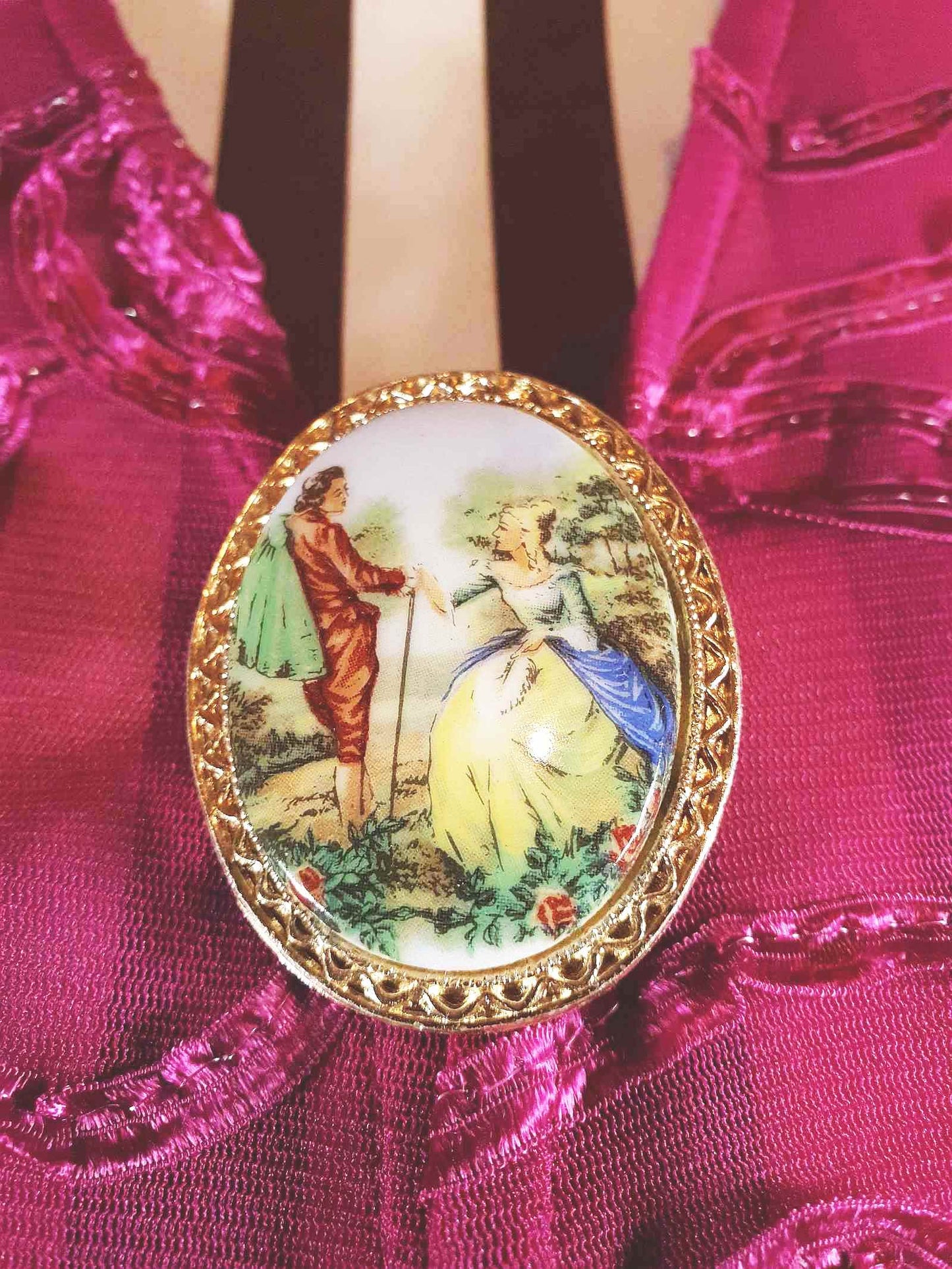 Vintage 1950s Courting Couple Brooch Porcelain Oval