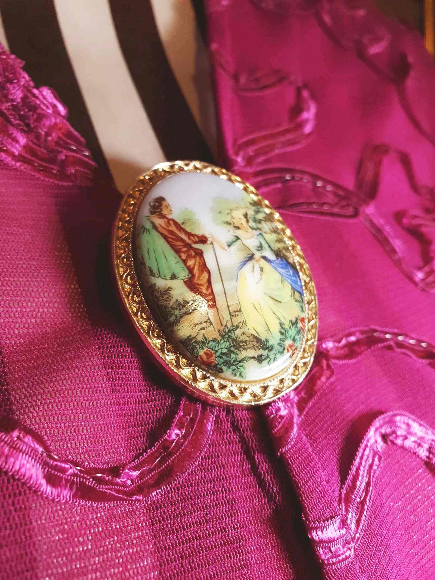 Vintage 1950s Courting Couple Brooch Porcelain Oval