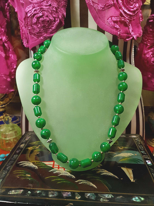1970s Vintage Green Bead Necklace Retro
