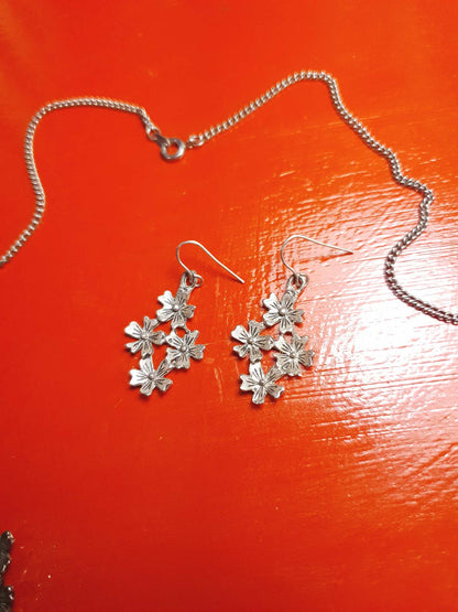 Vintage Silver Tone Flower Necklace 1970s Retro Floral Demi Parure Jewellery Set