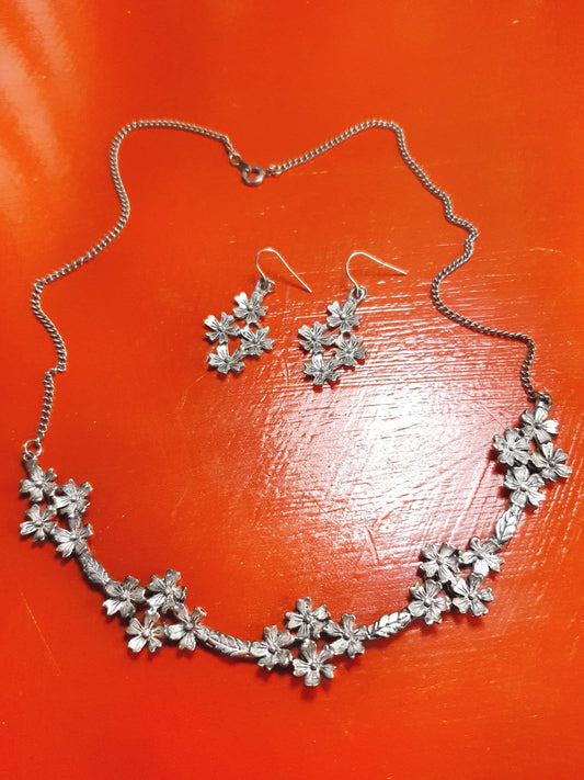 Vintage Silver Tone Flower Necklace 1970s Retro Floral Demi Parure Jewellery Set