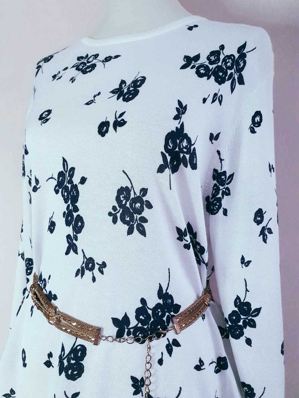 Vintage 1980s White and Black Rose Floral Jumper Sweater - Size 20