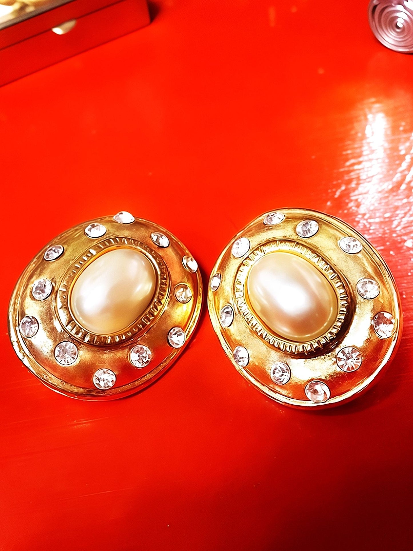 1980s Vintage Faux Pearl Statement Earrings Clip On Rhinestone Oval Gold Tone
