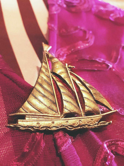Vintage 1960s Sailing Boat Brooch Pin Gold Tone Regatta Yacht