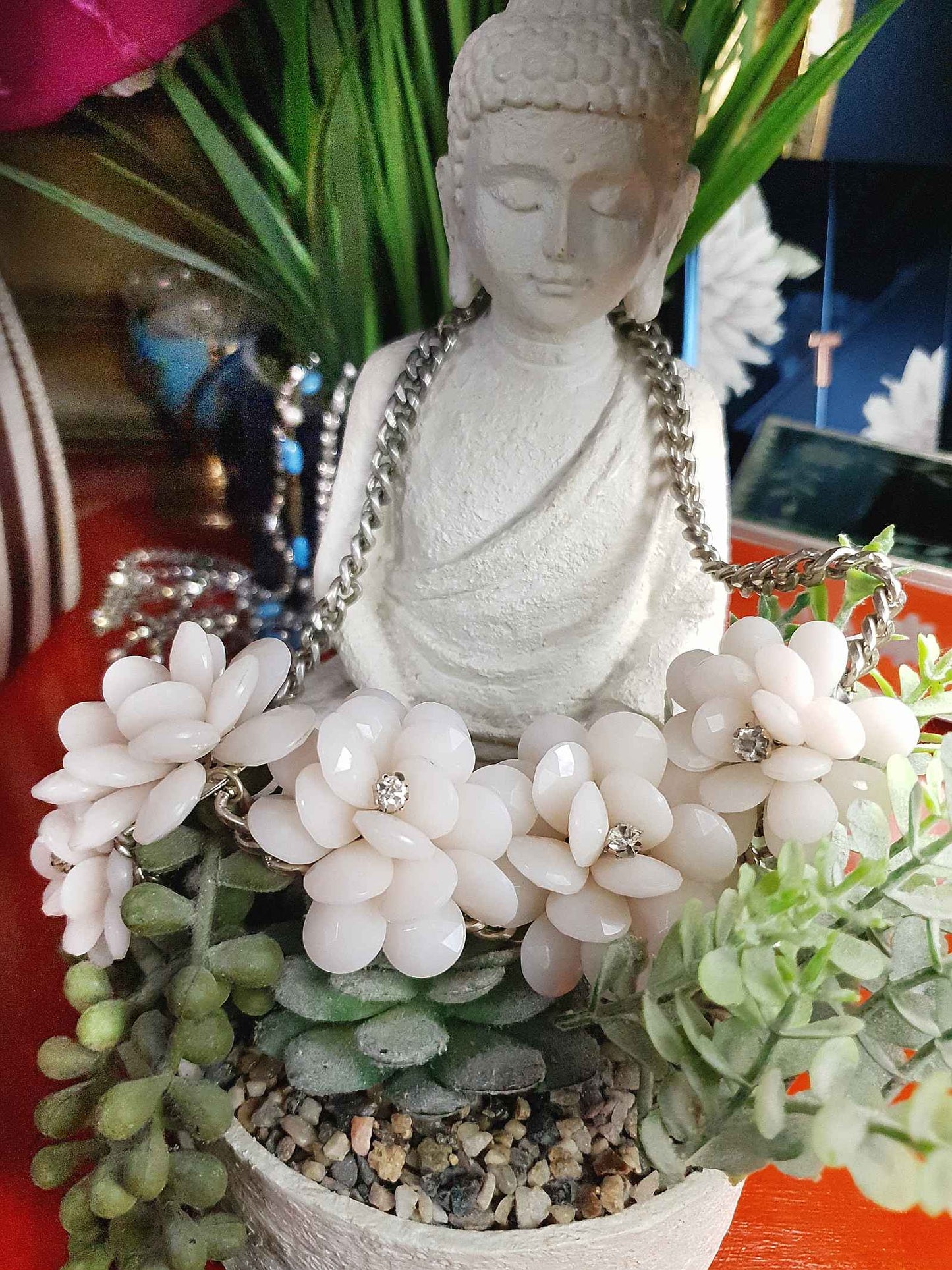 90s Vintage White Flower Statement Necklace Rhinestone Floral