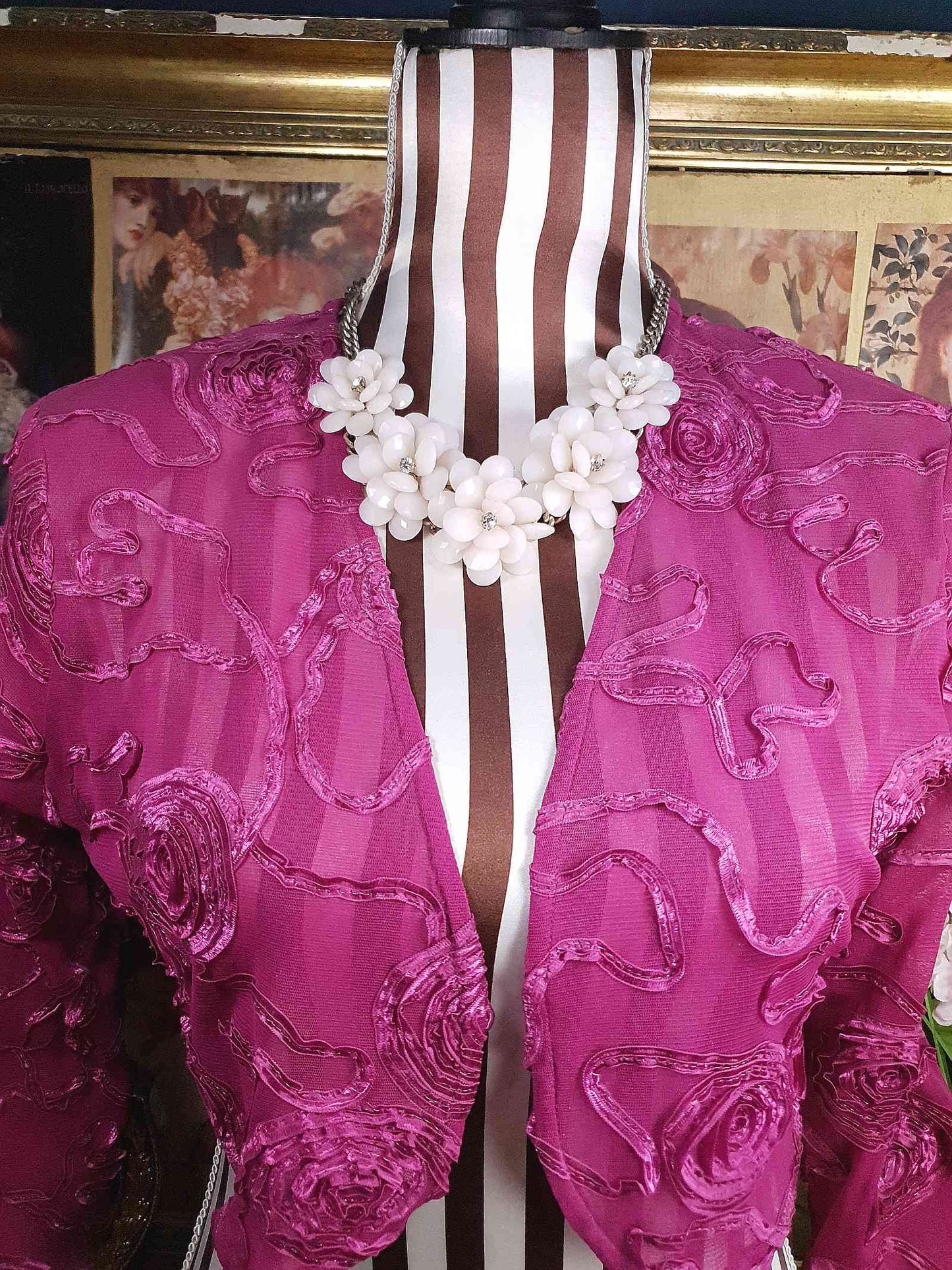 90s Vintage White Flower Statement Necklace Rhinestone Floral