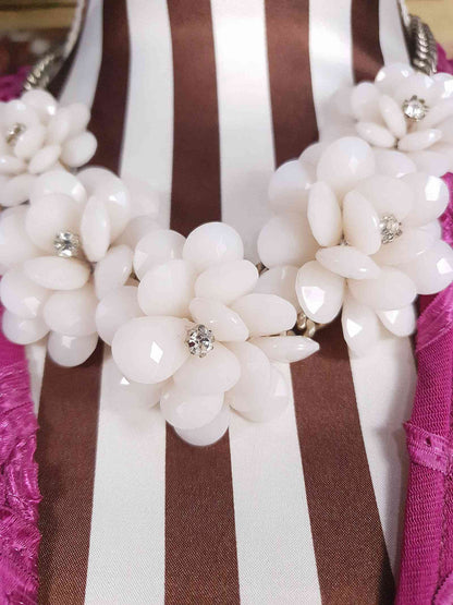 90s Vintage White Flower Statement Necklace Rhinestone Floral