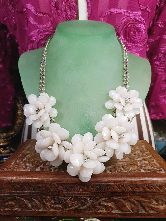 90s Vintage White Flower Statement Necklace Rhinestone Floral