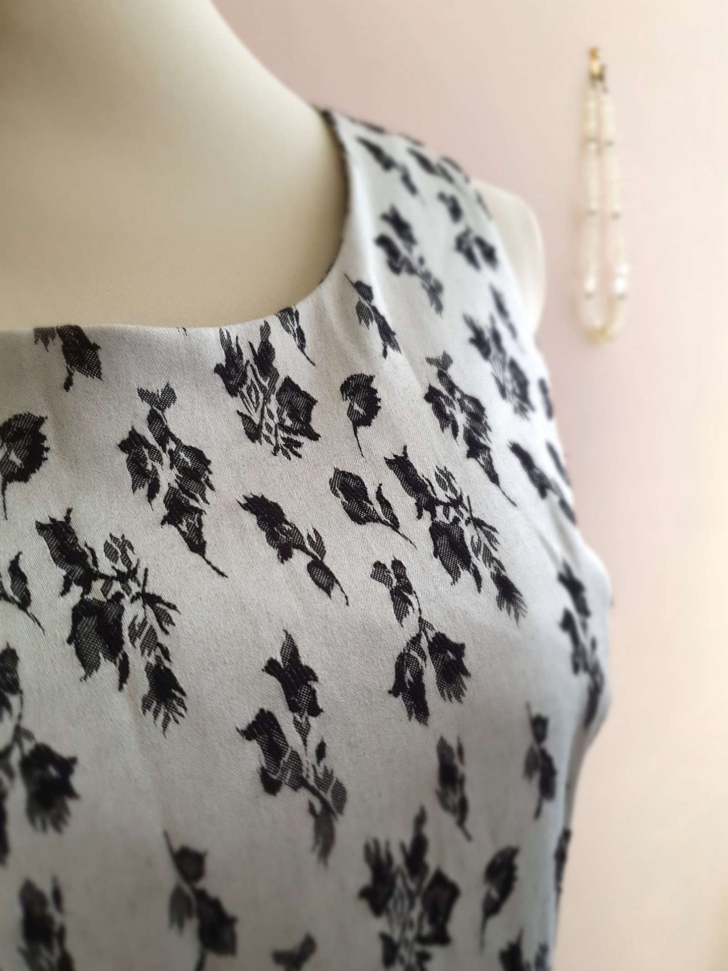 1980s Vintage Floral Pale Grey Shift Classic Dress - Size 10