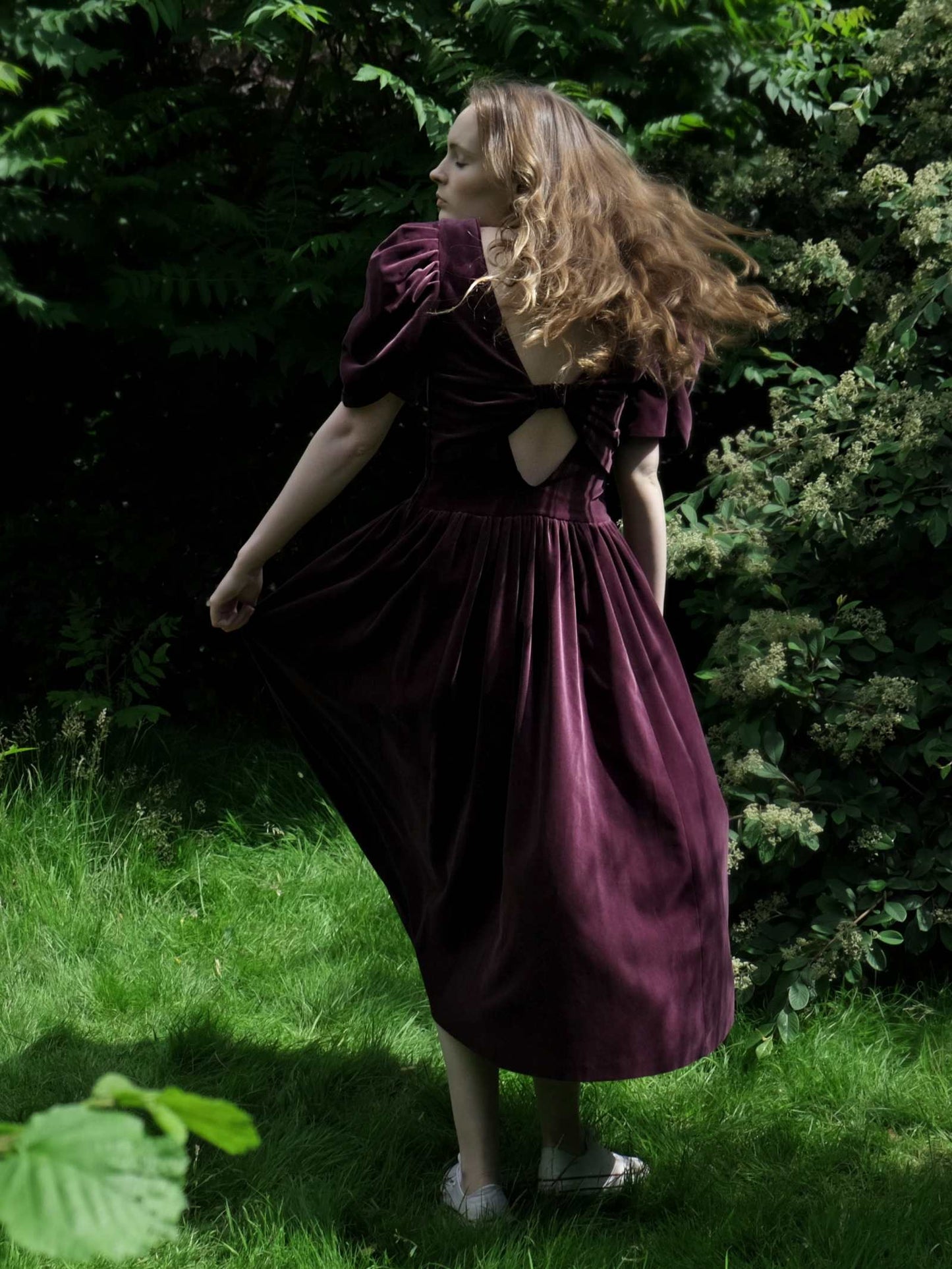 English Classics - Beautiful 1980s Vintage Laura Ashley Purple Velvet Dress - Size 10/12