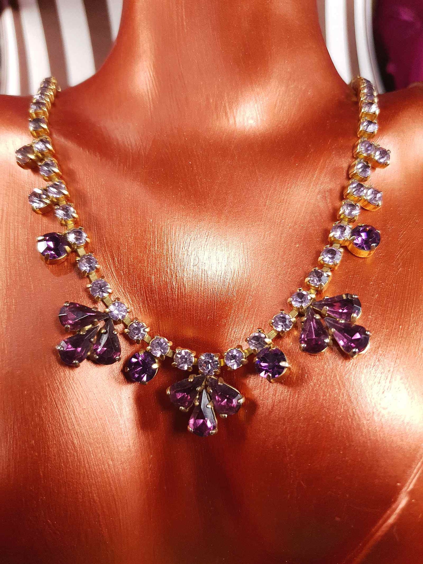 Vintage 1940s Purple Rhinestone Necklace Gold-Tone