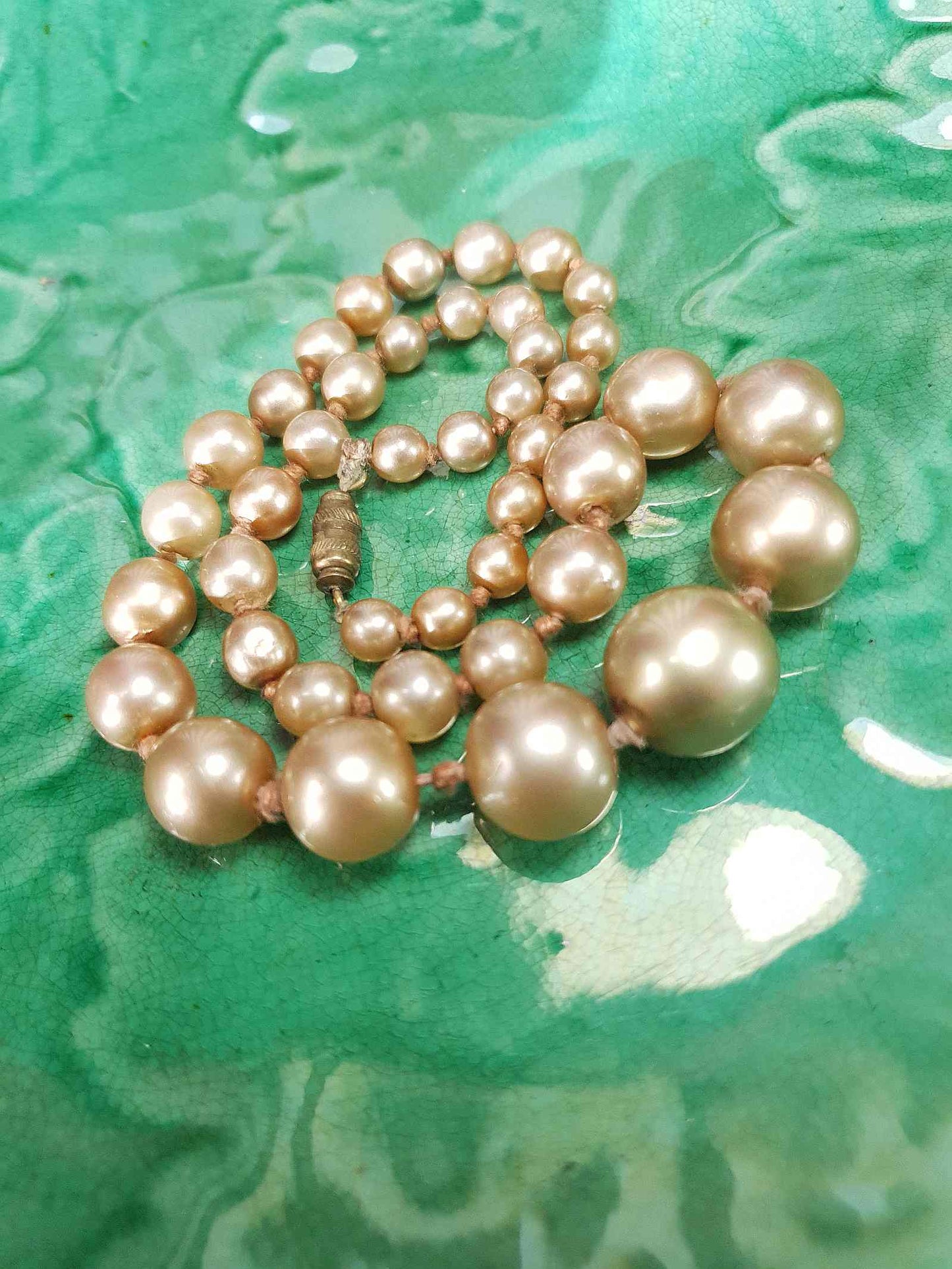 Vintage 1950s Golden Honey Glass Pearl Necklace Choker Graduated Hand-Knotted