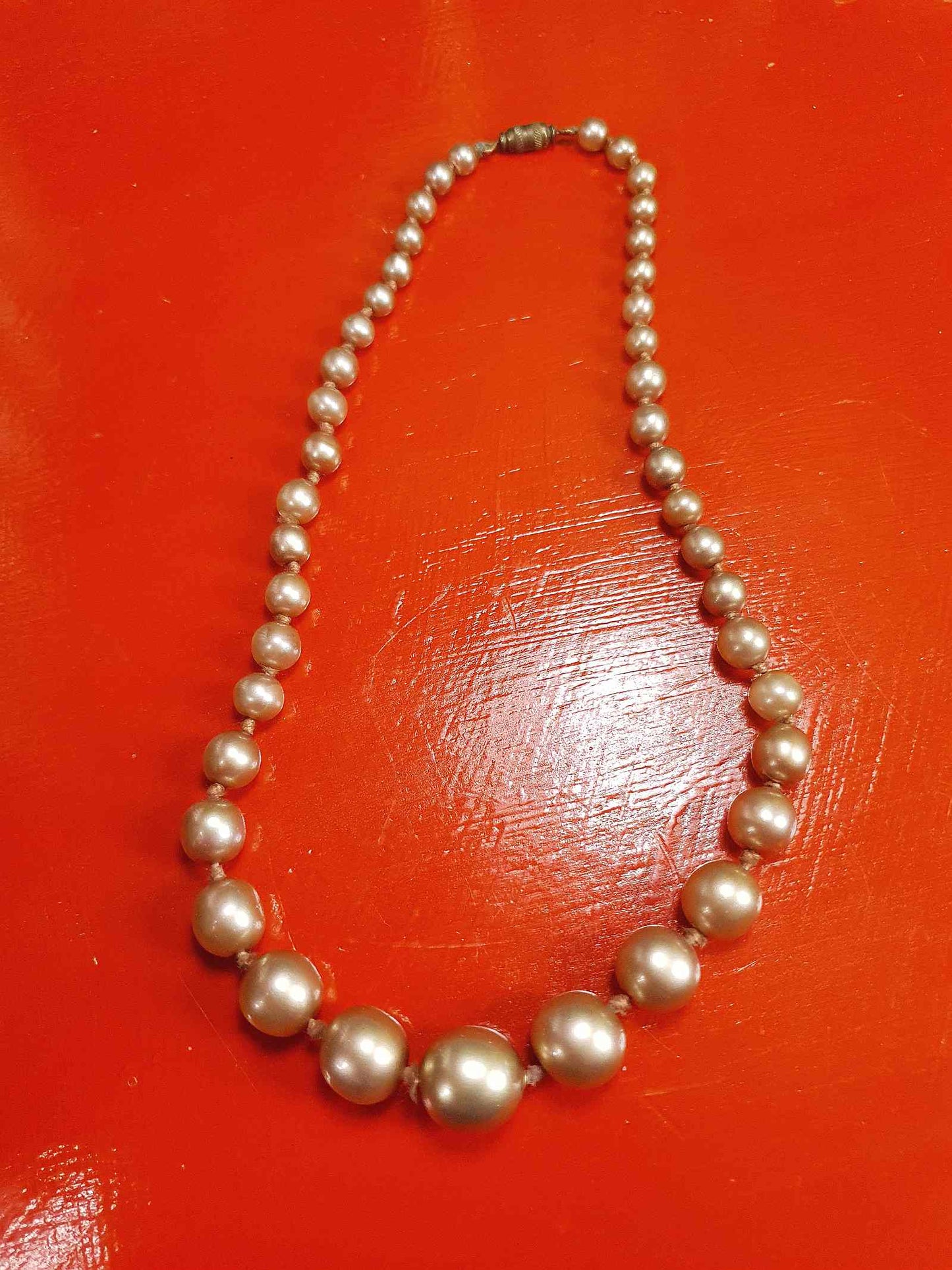 Vintage 1950s Golden Honey Glass Pearl Necklace Choker Graduated Hand-Knotted