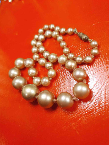 Vintage 1950s Golden Honey Glass Pearl Necklace Choker Graduated Hand-Knotted