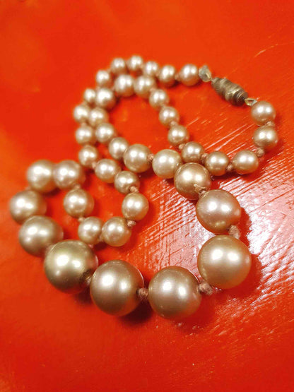 Vintage 1950s Golden Honey Glass Pearl Necklace Choker Graduated Hand-Knotted