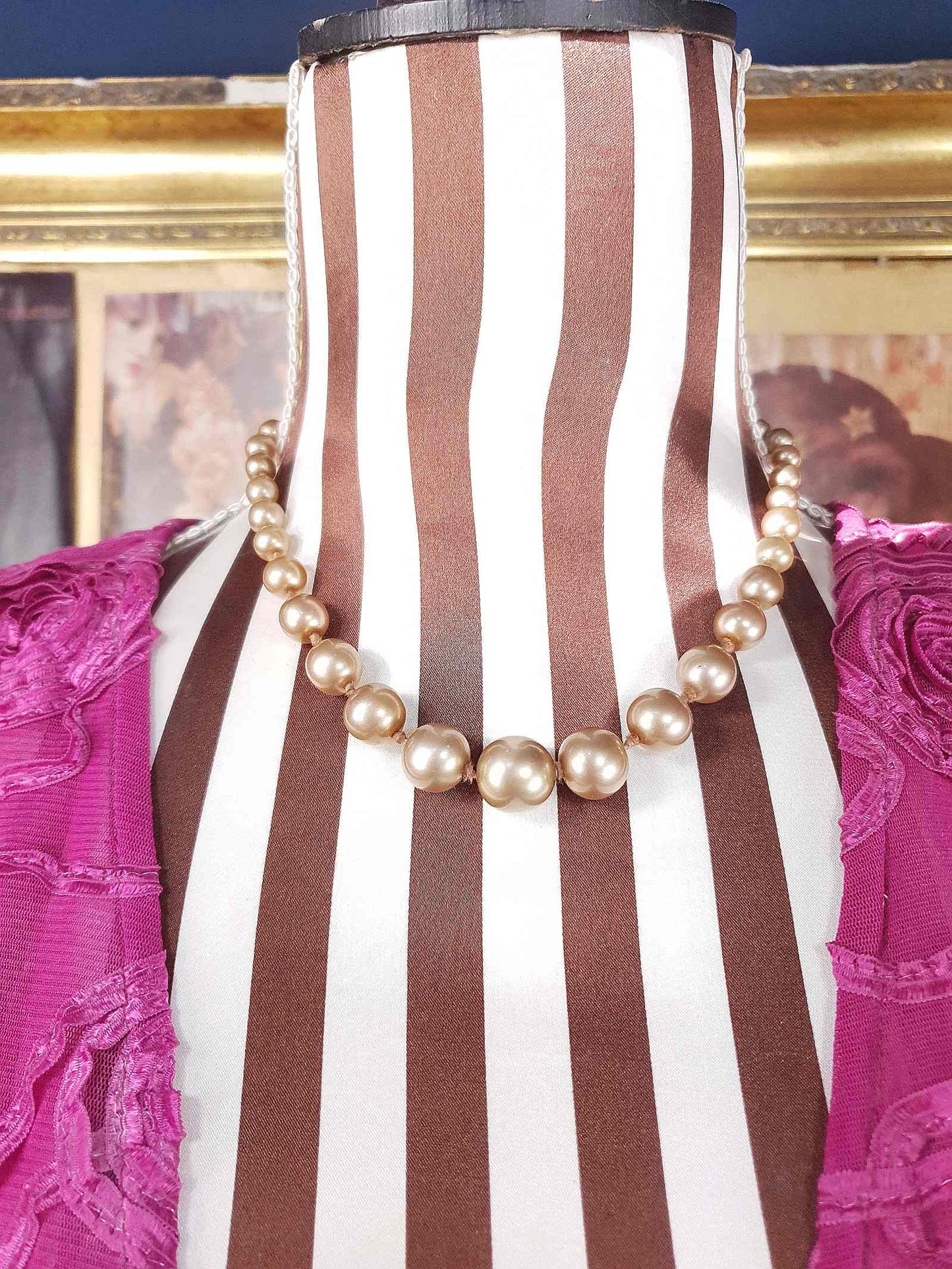 Vintage 1950s Golden Honey Glass Pearl Necklace Choker Graduated Hand-Knotted