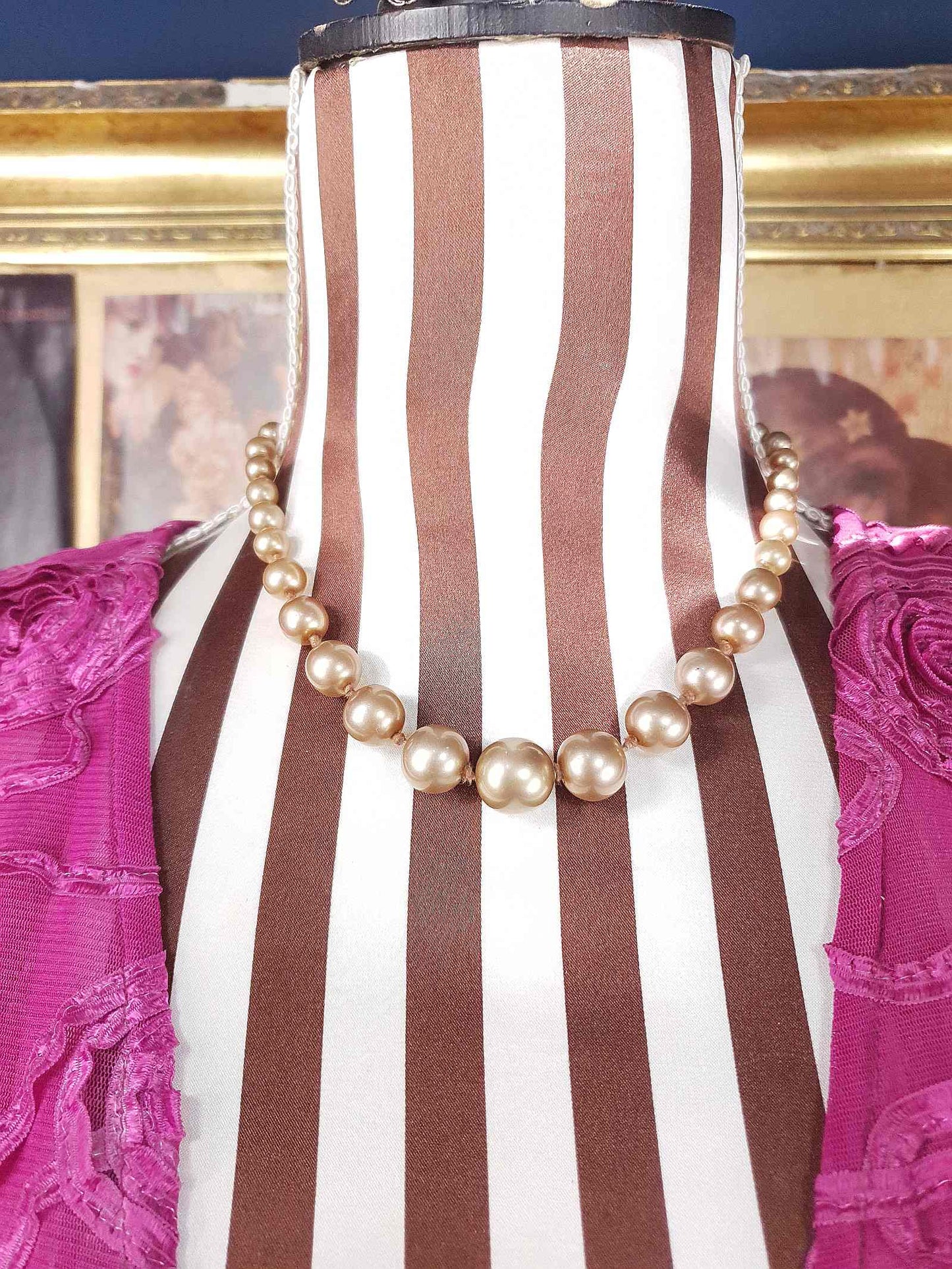 Vintage 1950s Golden Honey Glass Pearl Necklace Choker Graduated Hand-Knotted