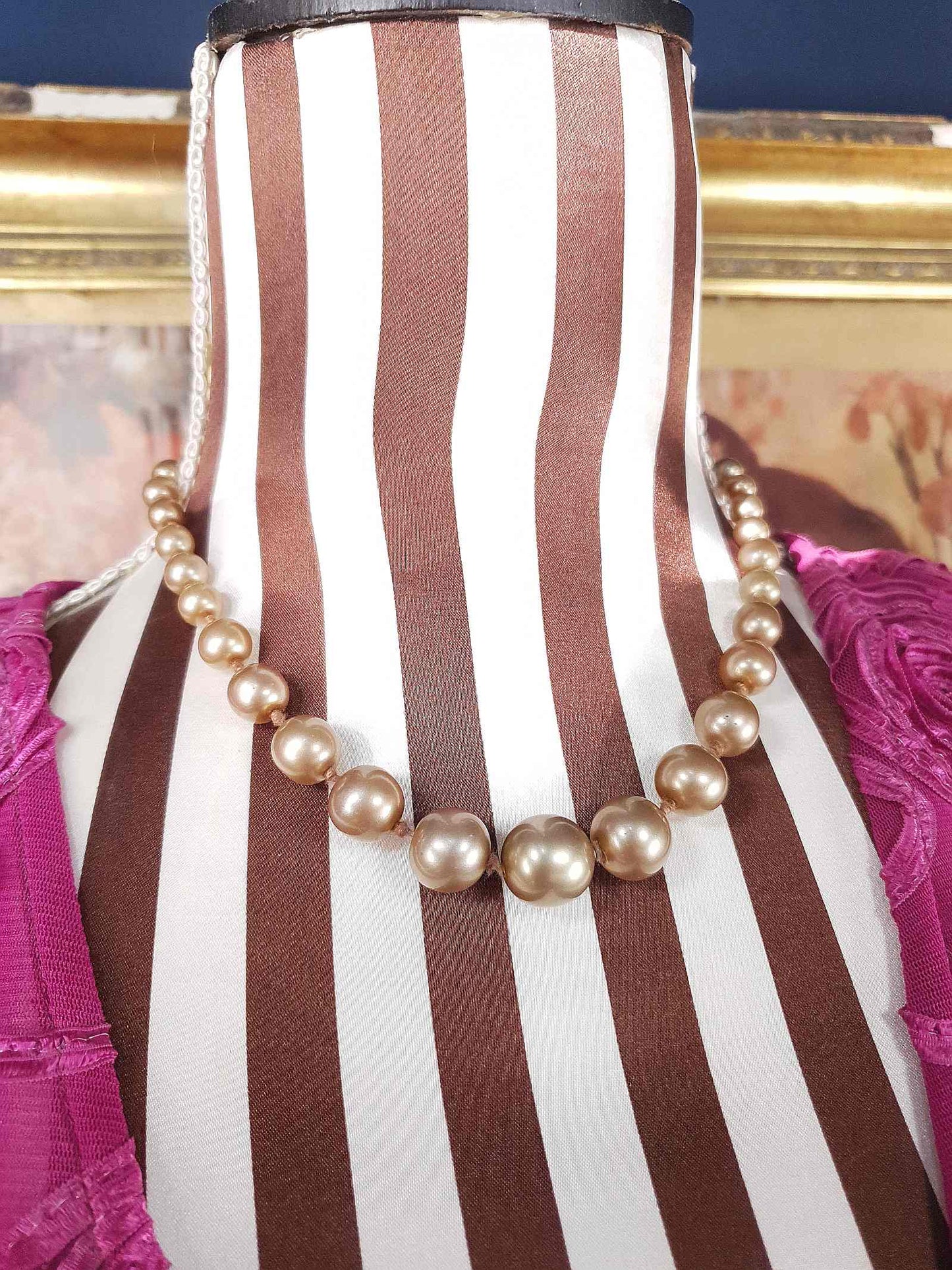 Vintage 1950s Golden Honey Glass Pearl Necklace Choker Graduated Hand-Knotted