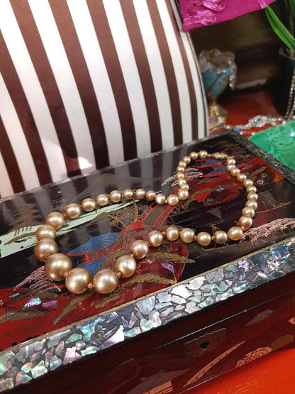 Vintage 1950s Golden Honey Glass Pearl Necklace Choker Graduated Hand-Knotted