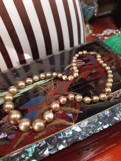 Vintage 1950s Golden Honey Glass Pearl Necklace Choker Graduated Hand-Knotted