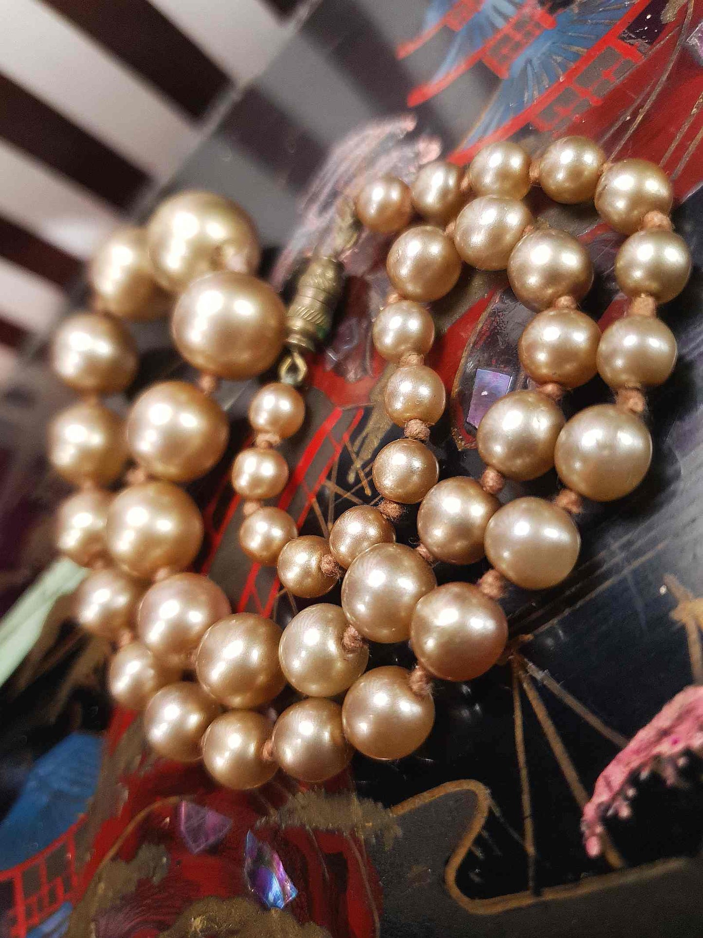 Vintage 1950s Golden Honey Glass Pearl Necklace Choker Graduated Hand-Knotted