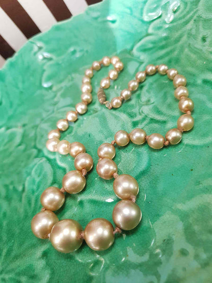 Vintage 1950s Golden Honey Glass Pearl Necklace Choker Graduated Hand-Knotted