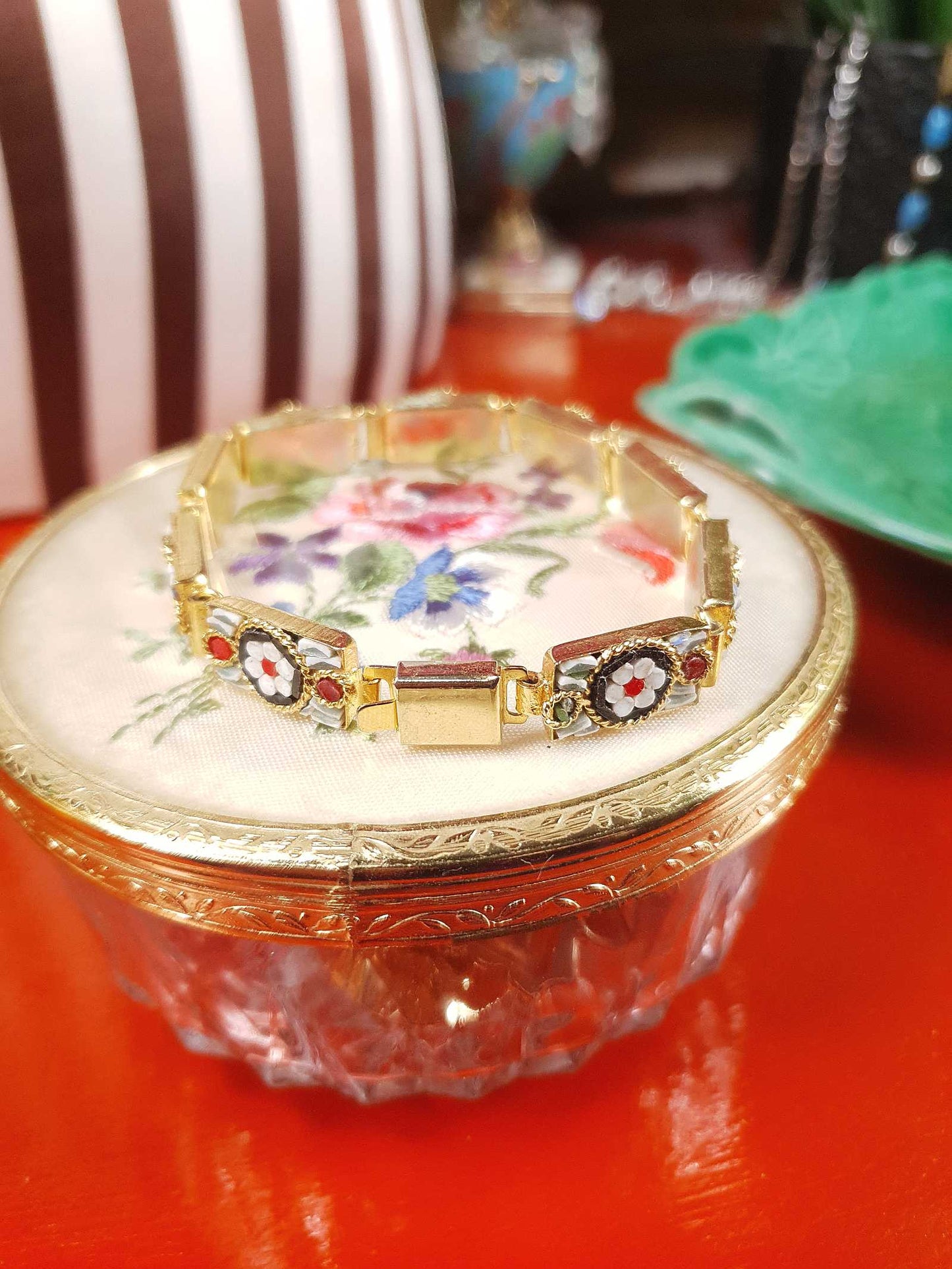 Vintage 1950s Italian Venetian Glass Micro Mosaic Bracelet – Red & White Daisy