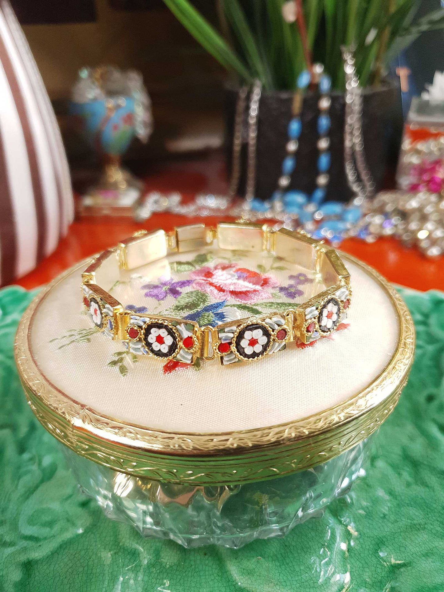 Vintage 1950s Italian Venetian Glass Micro Mosaic Bracelet – Red & White Daisy