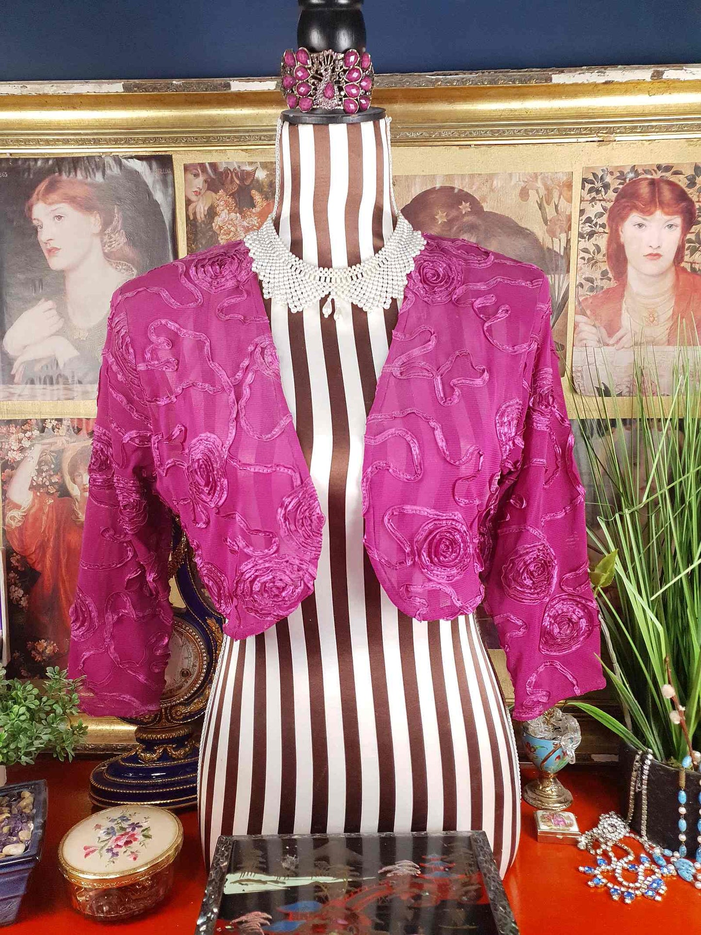 Vintage 1950s White Glass Pearl Collar Necklace Bib Statement