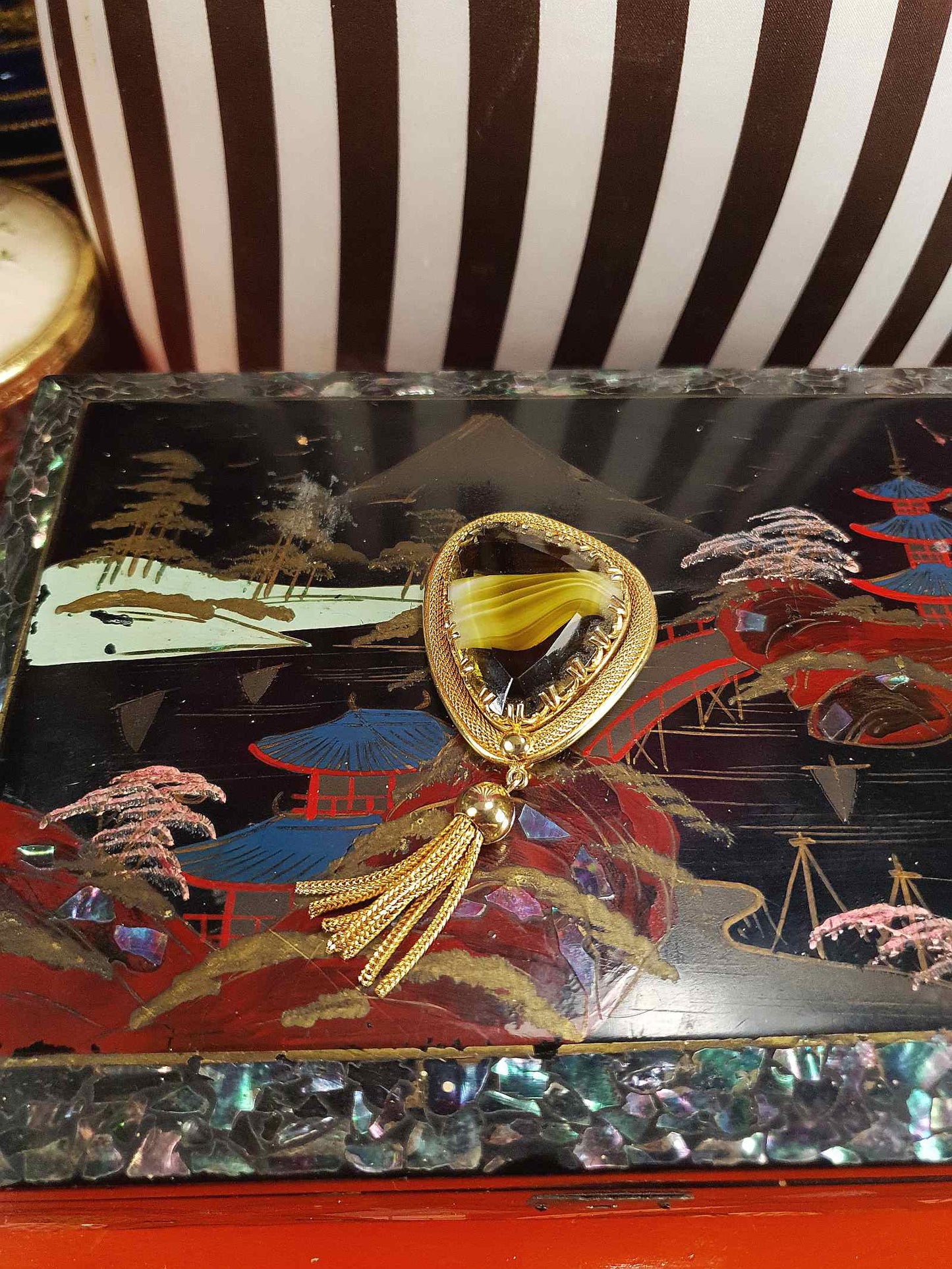 Vintage 1960s Green Spinx Art Glass Tassel Brooch