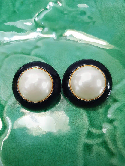Vintage 1980s Black White Faux Pearl Earrings Clip-On - Made In Italy