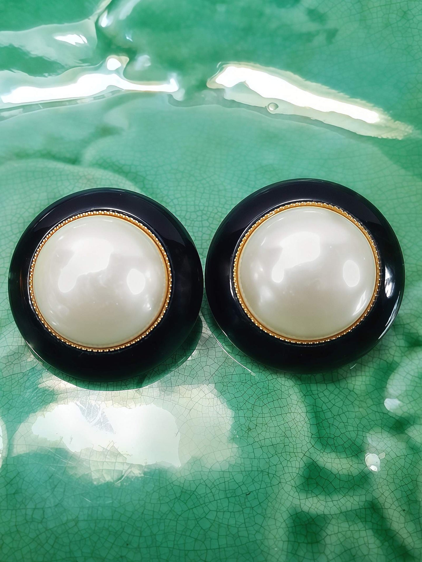 Vintage 1980s Black White Faux Pearl Earrings Clip-On - Made In Italy