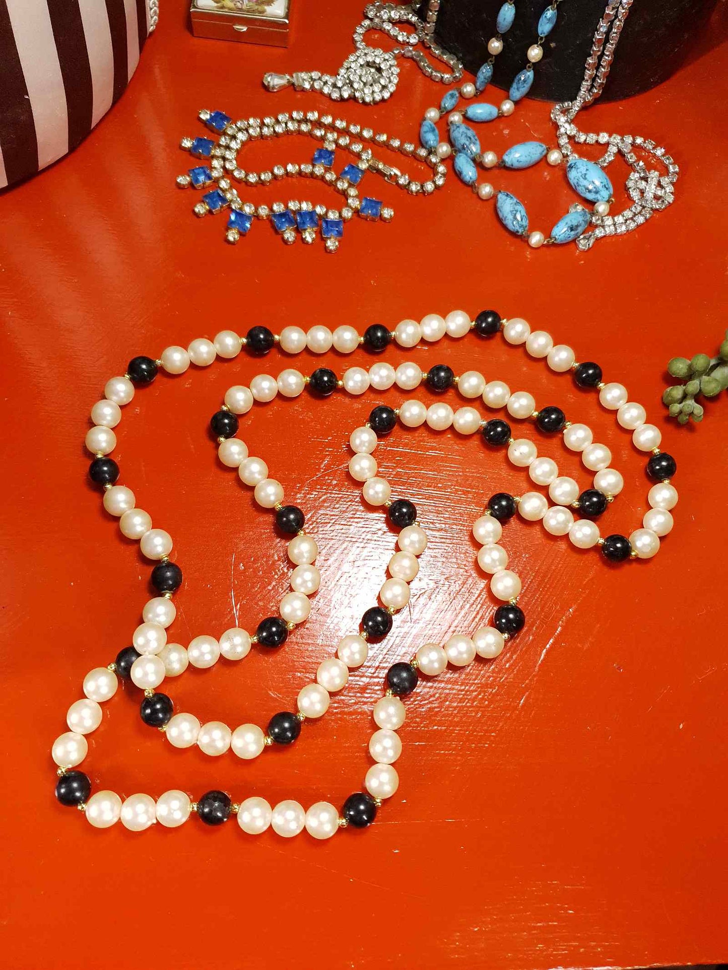 Vintage 1980s White Black Faux Pearl Long Necklace